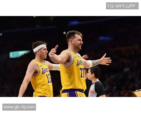 湖人主场迎战鹈鹕全力争胜球迷期待精彩对决与逆转时刻